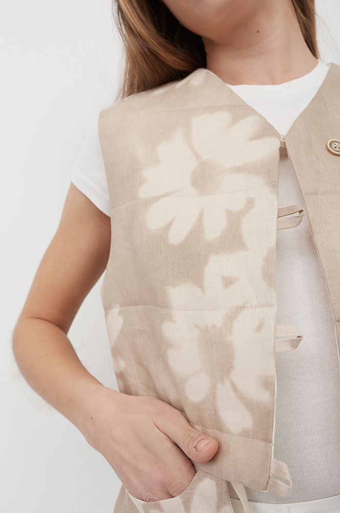 Камізелька стьобана з кишенями льон квіти (КА 87/9)